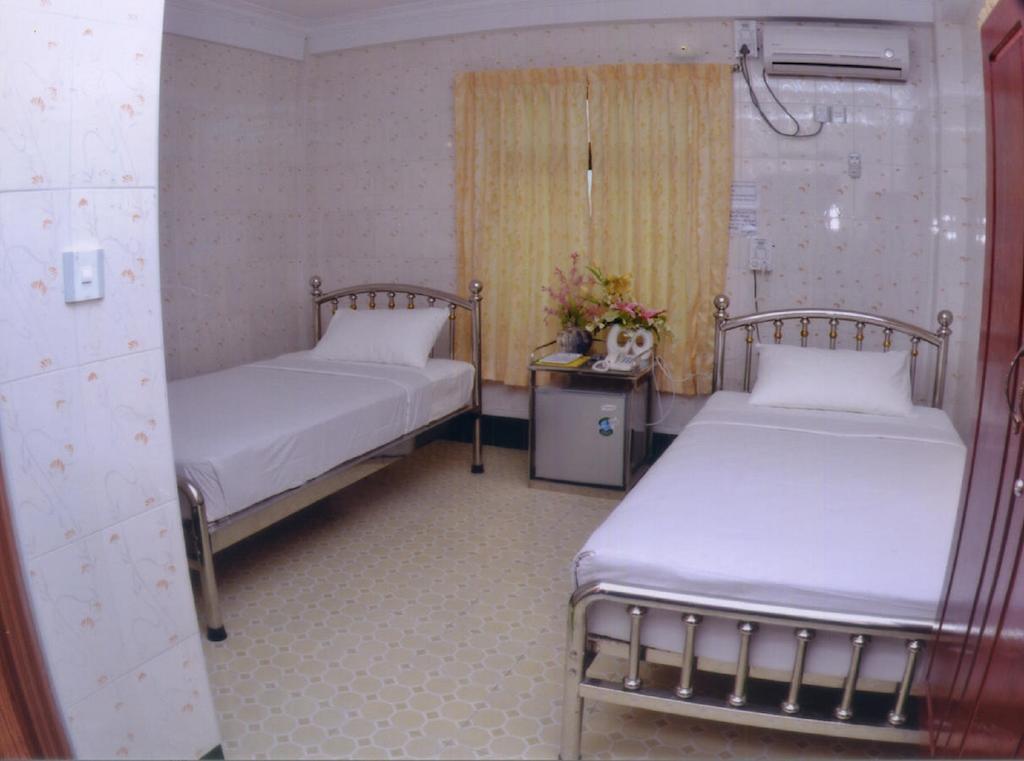 Hotel Shwe Eain Taw Γιανγκόν Δωμάτιο φωτογραφία