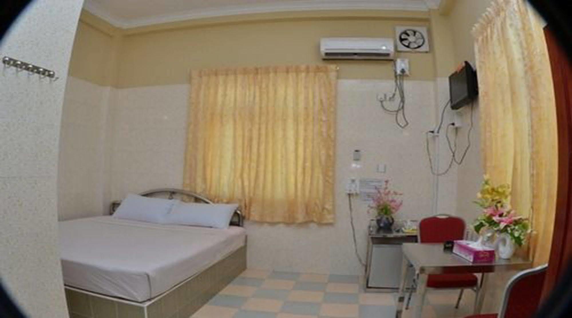 Hotel Shwe Eain Taw Γιανγκόν Εξωτερικό φωτογραφία